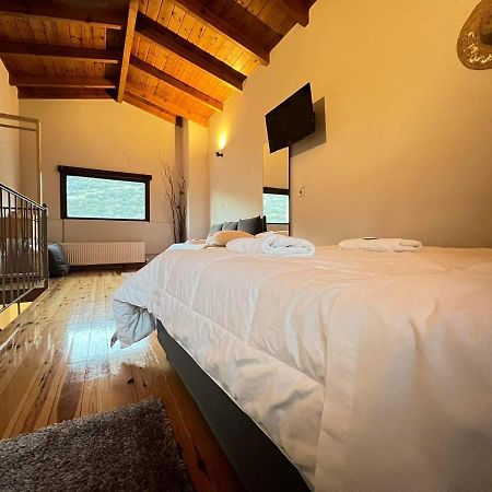 كالافريتا Guesthouse Mouses المظهر الخارجي الصورة