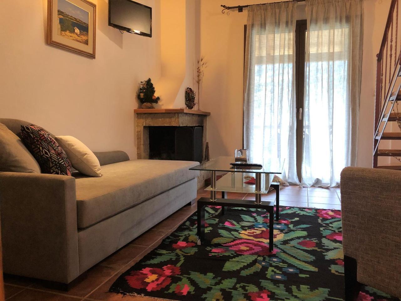 كالافريتا Guesthouse Mouses المظهر الخارجي الصورة