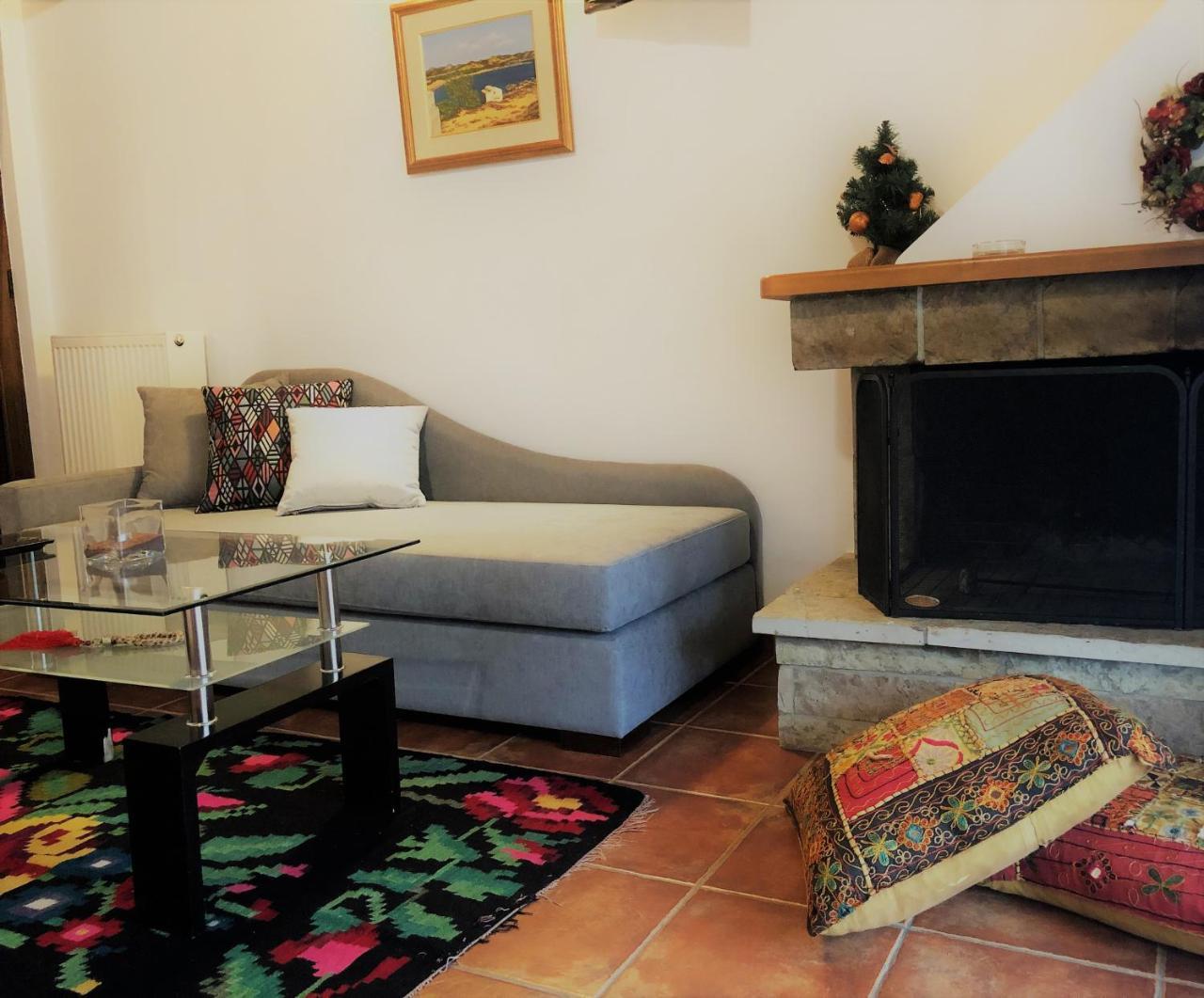 كالافريتا Guesthouse Mouses المظهر الخارجي الصورة