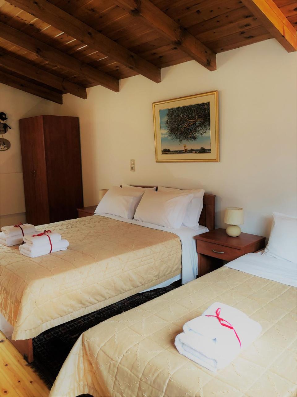 كالافريتا Guesthouse Mouses المظهر الخارجي الصورة